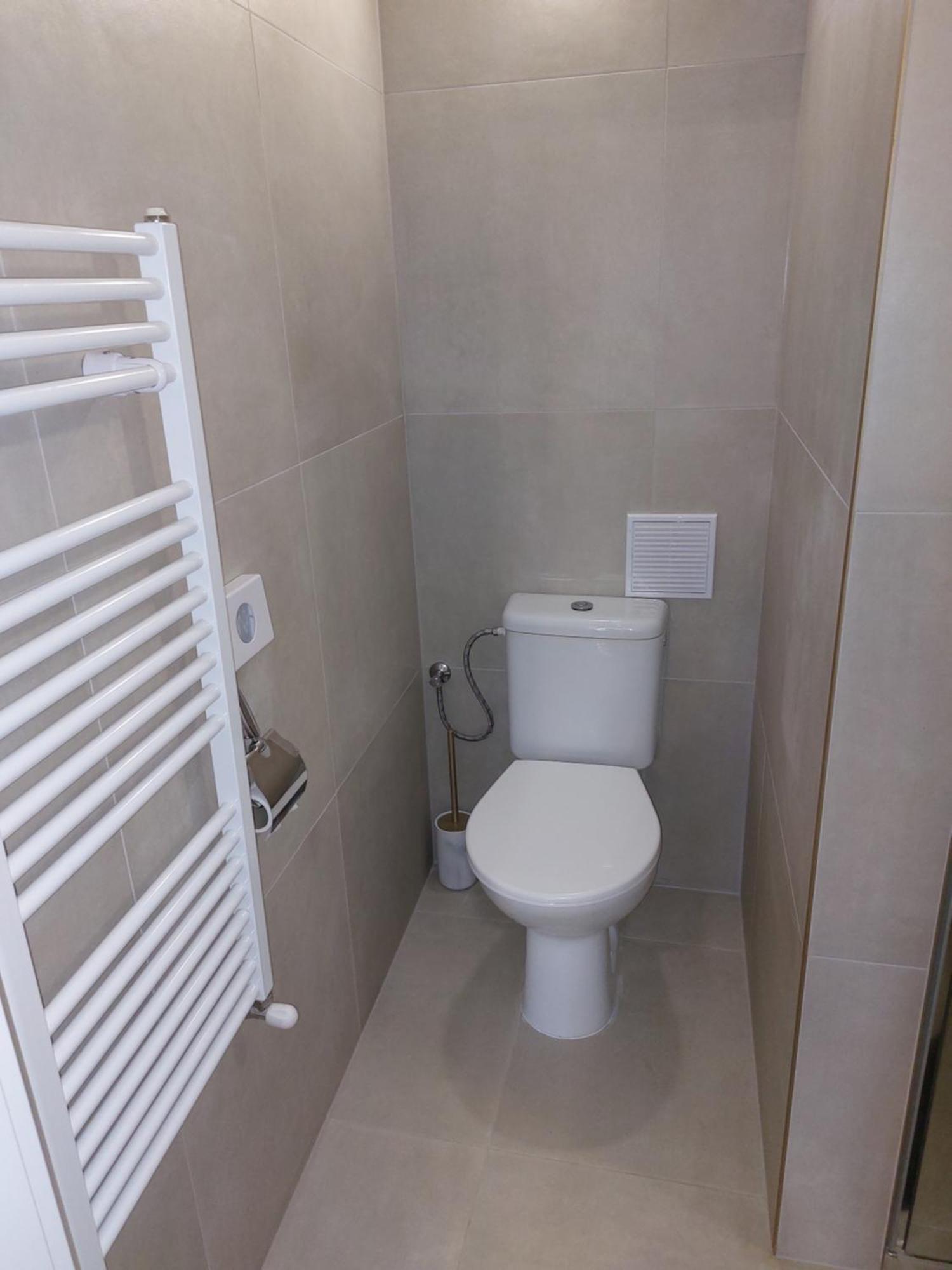 Hotel Jelen Пезинок Экстерьер фото